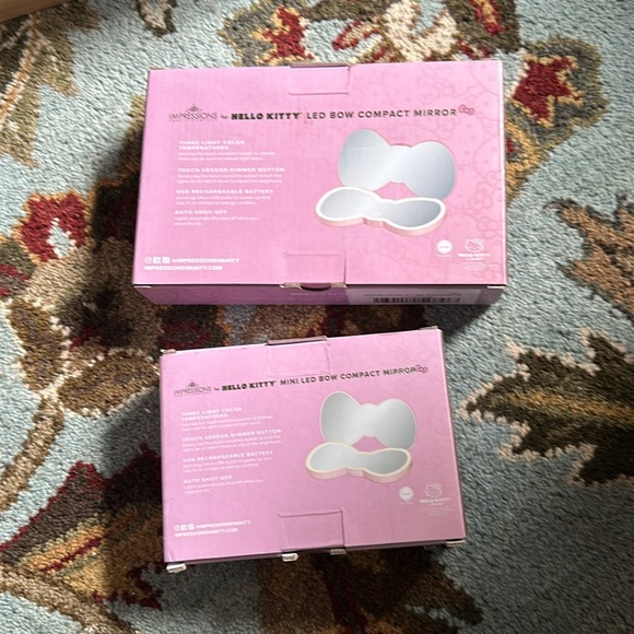 BIG Impressions Vanity Hello Kitty LED Bow Compact Mirror - Picture 2 of 3